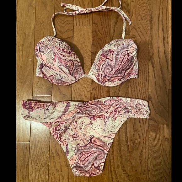 Victoria’s Secret Bikini - Picture 2 of 2